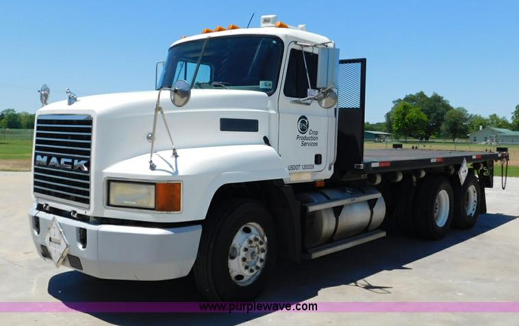image for item L5839 2000 Mack CH613 flatbed truck