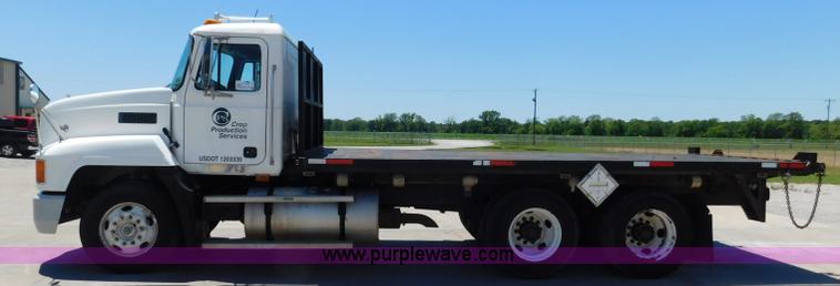 image for item L5839 2000 Mack CH613 flatbed truck