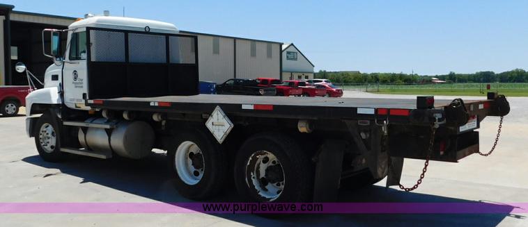 image for item L5839 2000 Mack CH613 flatbed truck