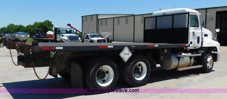 image for item L5839 2000 Mack CH613 flatbed truck