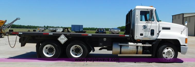 image for item L5839 2000 Mack CH613 flatbed truck