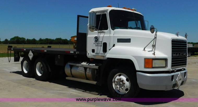 image for item L5839 2000 Mack CH613 flatbed truck