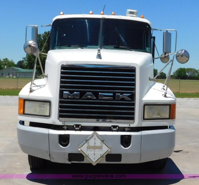 image for item L5839 2000 Mack CH613 flatbed truck