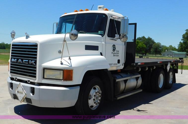 image for item L5839 2000 Mack CH613 flatbed truck