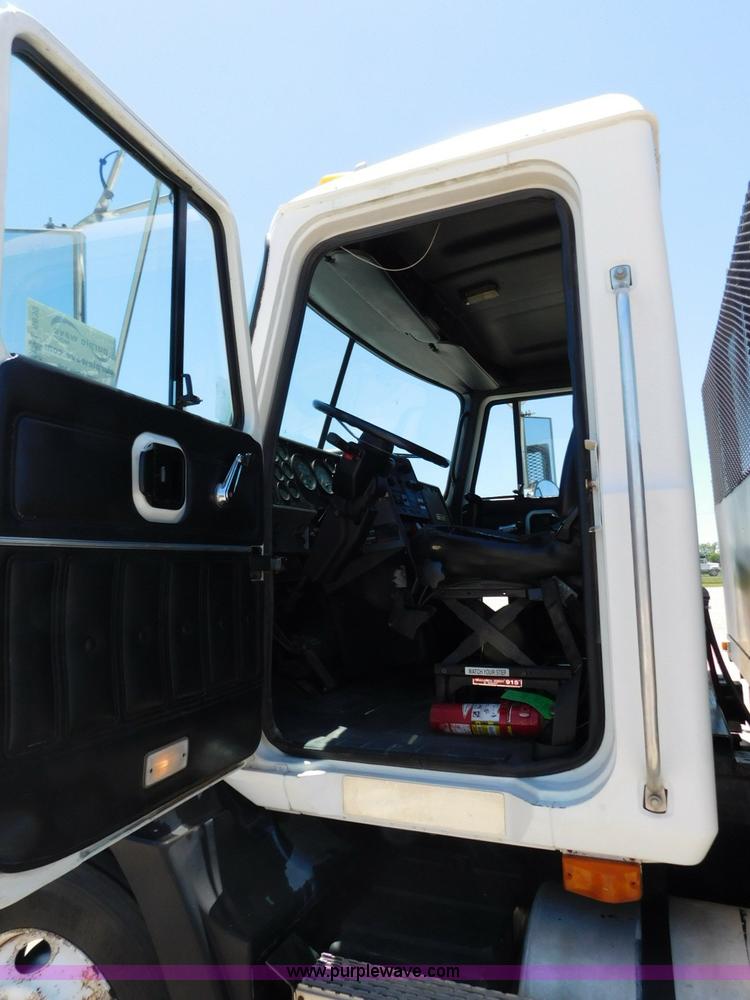 image for item L5839 2000 Mack CH613 flatbed truck