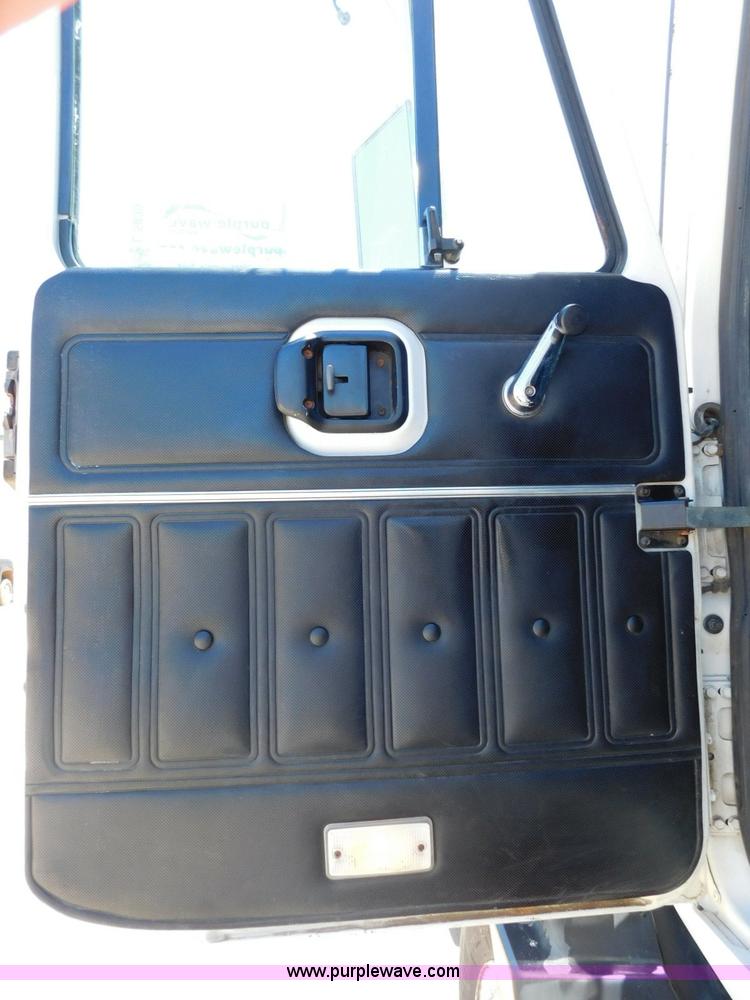 image for item L5839 2000 Mack CH613 flatbed truck