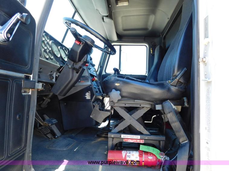 image for item L5839 2000 Mack CH613 flatbed truck