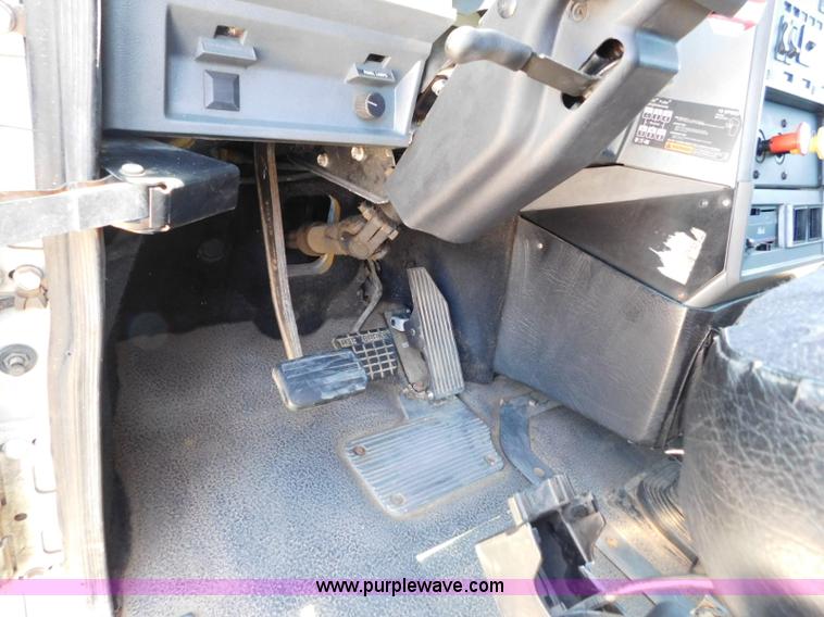 image for item L5839 2000 Mack CH613 flatbed truck