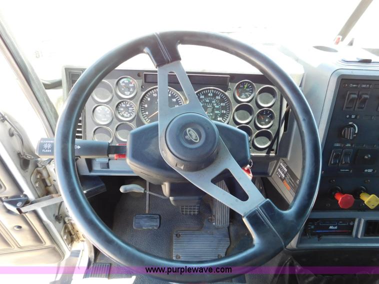 image for item L5839 2000 Mack CH613 flatbed truck