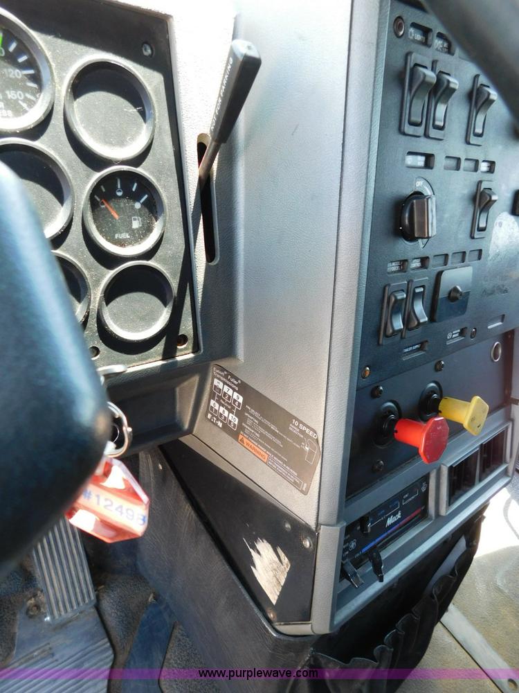 image for item L5839 2000 Mack CH613 flatbed truck