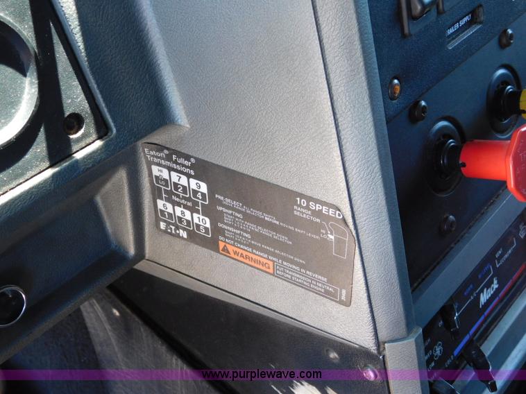 image for item L5839 2000 Mack CH613 flatbed truck