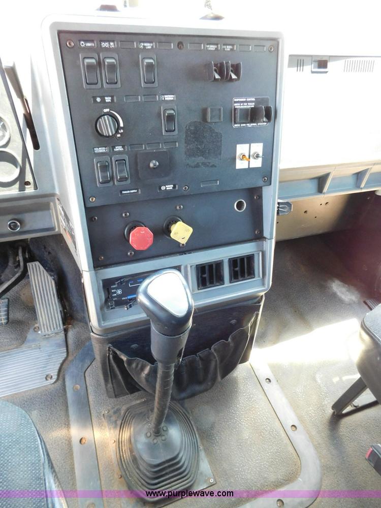 image for item L5839 2000 Mack CH613 flatbed truck