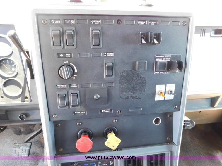 image for item L5839 2000 Mack CH613 flatbed truck