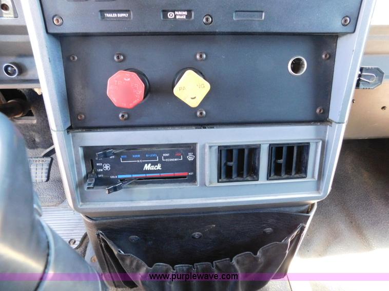 image for item L5839 2000 Mack CH613 flatbed truck