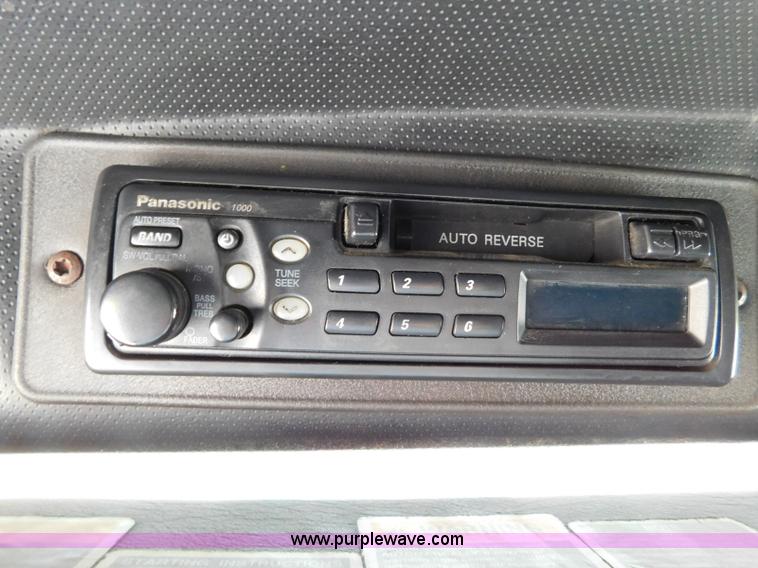 image for item L5839 2000 Mack CH613 flatbed truck