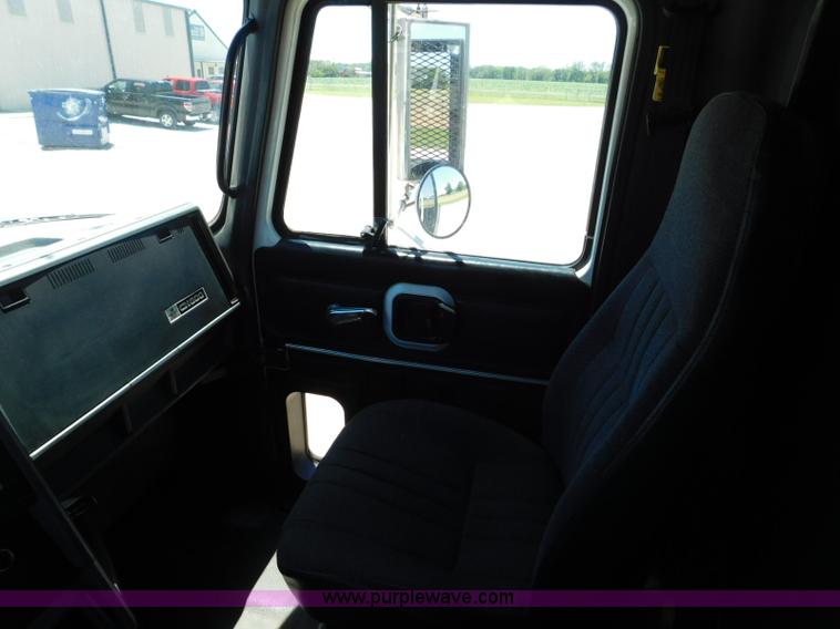 image for item L5839 2000 Mack CH613 flatbed truck