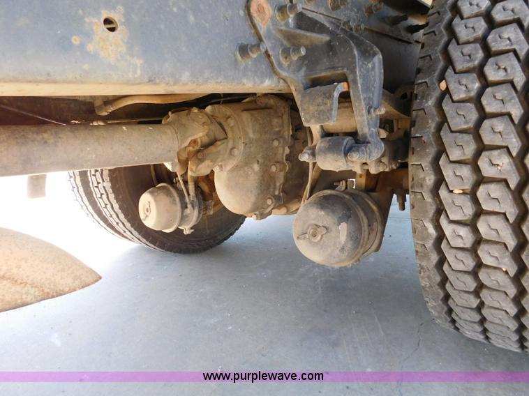 image for item L5839 2000 Mack CH613 flatbed truck