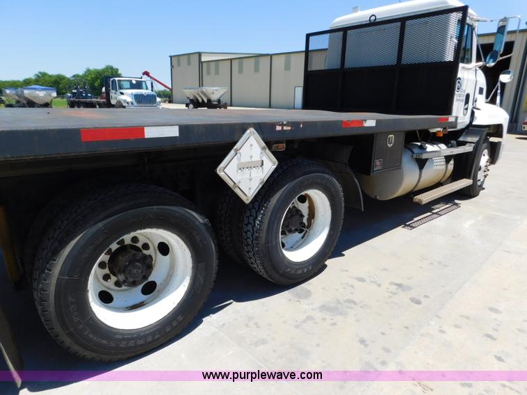 image for item L5839 2000 Mack CH613 flatbed truck