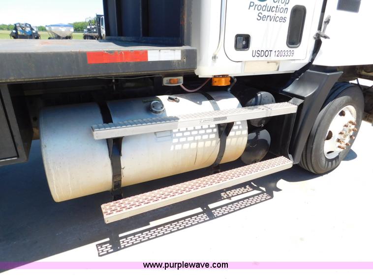 image for item L5839 2000 Mack CH613 flatbed truck