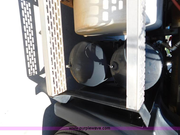 image for item L5839 2000 Mack CH613 flatbed truck