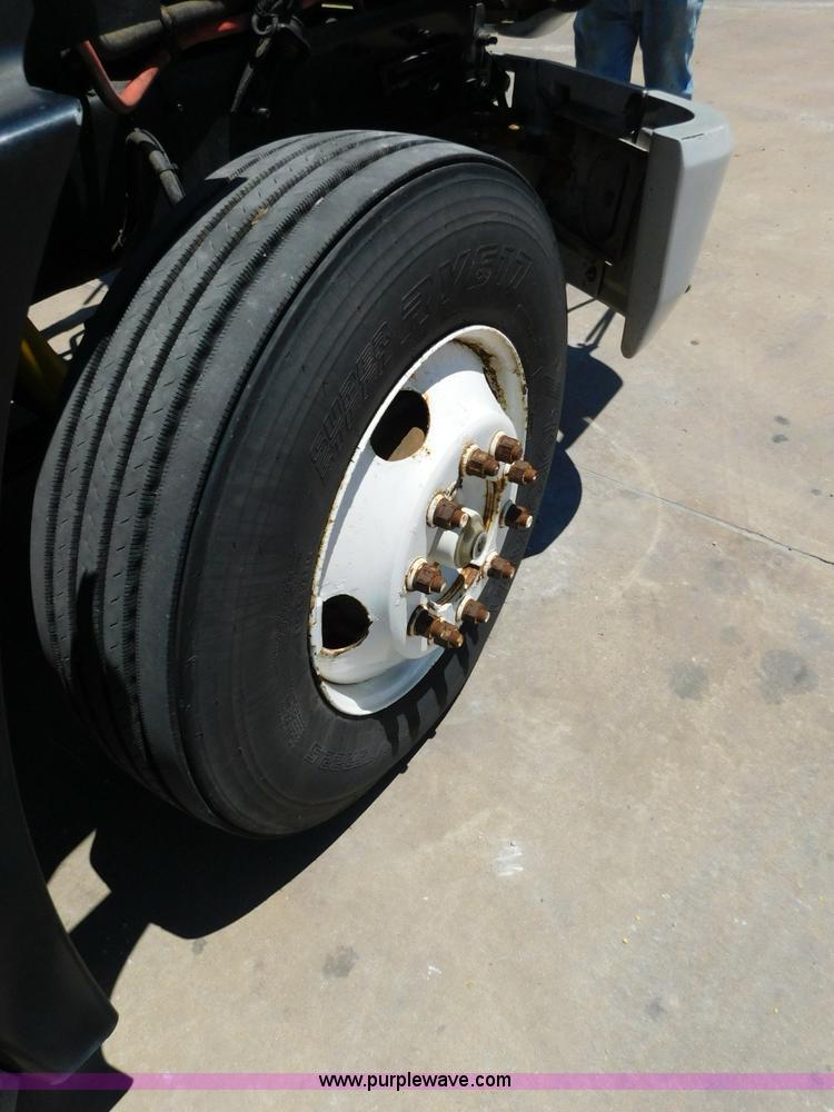 image for item L5839 2000 Mack CH613 flatbed truck