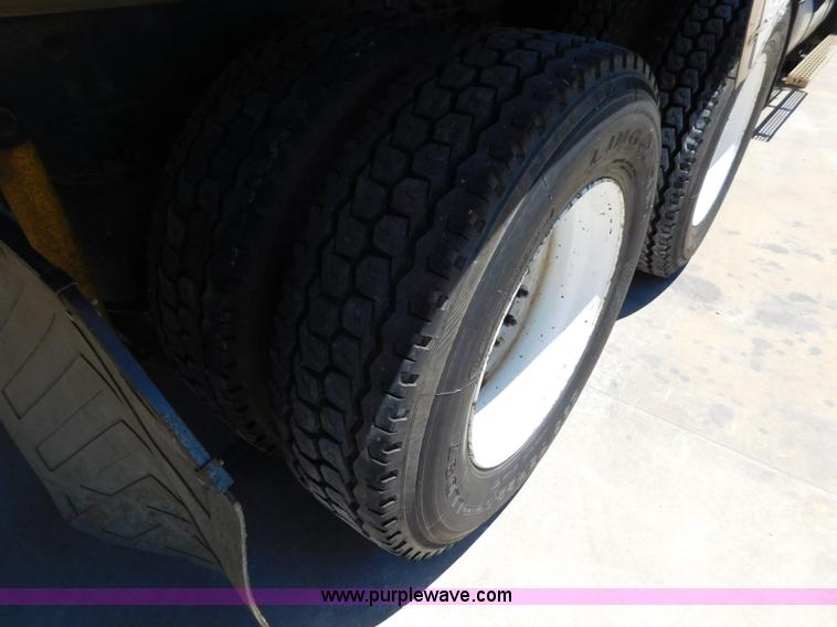 image for item L5839 2000 Mack CH613 flatbed truck