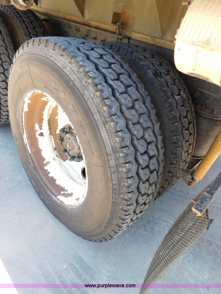 image for item L5839 2000 Mack CH613 flatbed truck