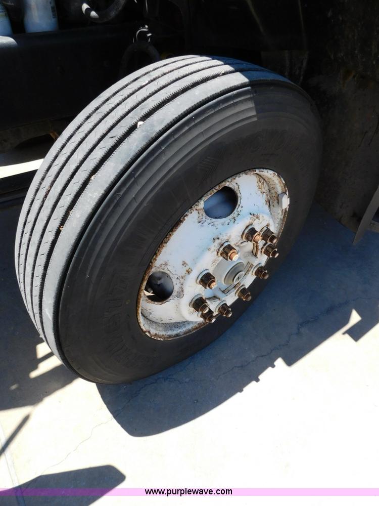 image for item L5839 2000 Mack CH613 flatbed truck