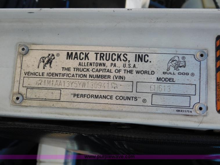 image for item L5839 2000 Mack CH613 flatbed truck
