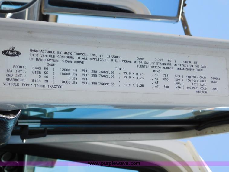 image for item L5839 2000 Mack CH613 flatbed truck