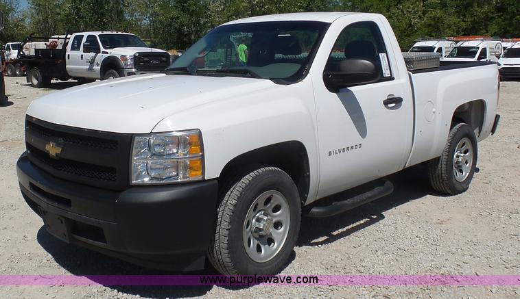 image for item L7033 2010 Chevrolet Silverado 1500 pickup truck