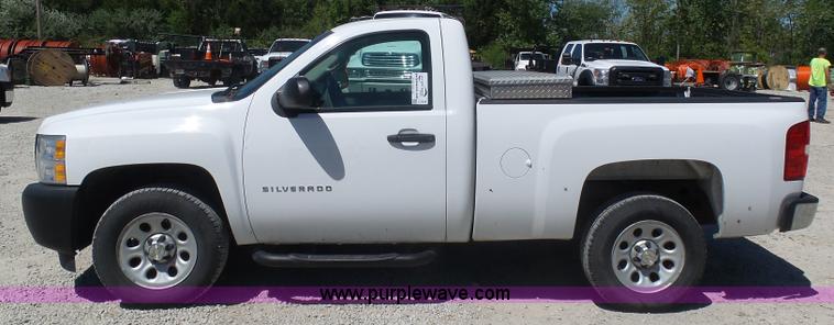 image for item L7033 2010 Chevrolet Silverado 1500 pickup truck