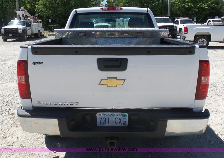 image for item L7033 2010 Chevrolet Silverado 1500 pickup truck