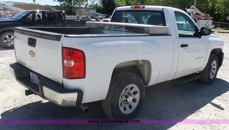 image for item L7033 2010 Chevrolet Silverado 1500 pickup truck