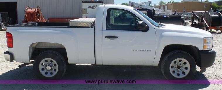 image for item L7033 2010 Chevrolet Silverado 1500 pickup truck