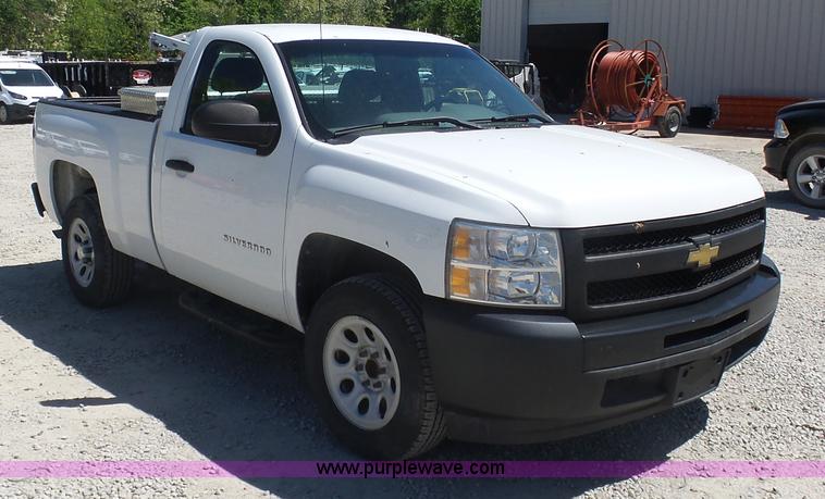image for item L7033 2010 Chevrolet Silverado 1500 pickup truck