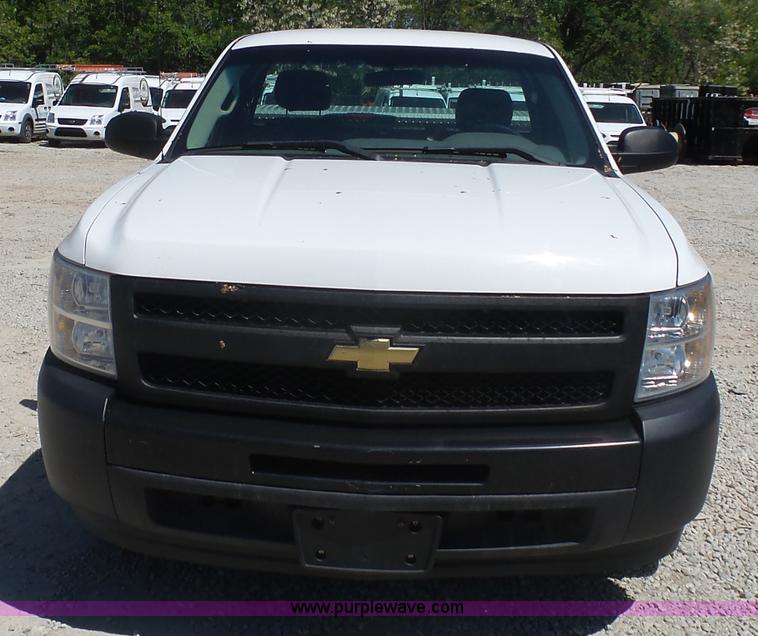 image for item L7033 2010 Chevrolet Silverado 1500 pickup truck
