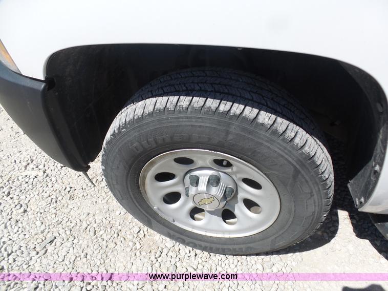 image for item L7033 2010 Chevrolet Silverado 1500 pickup truck