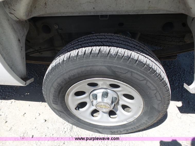 image for item L7033 2010 Chevrolet Silverado 1500 pickup truck