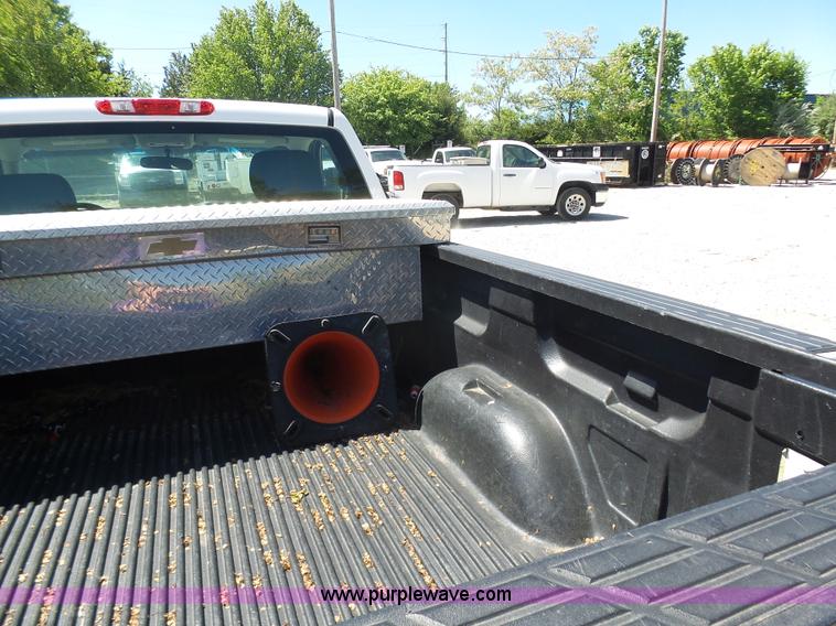 image for item L7033 2010 Chevrolet Silverado 1500 pickup truck