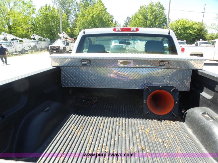 image for item L7033 2010 Chevrolet Silverado 1500 pickup truck