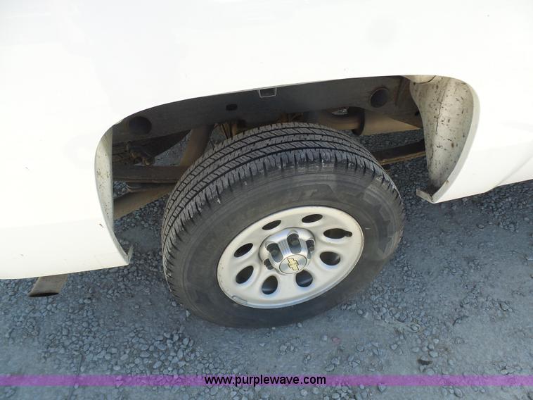 image for item L7033 2010 Chevrolet Silverado 1500 pickup truck
