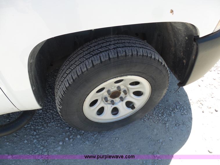 image for item L7033 2010 Chevrolet Silverado 1500 pickup truck