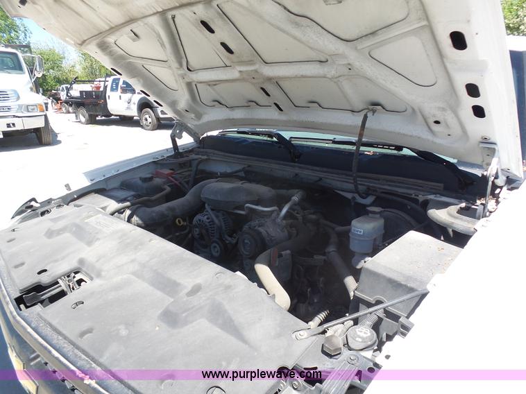 image for item L7033 2010 Chevrolet Silverado 1500 pickup truck