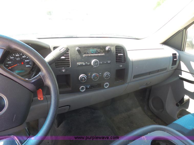 image for item L7033 2010 Chevrolet Silverado 1500 pickup truck