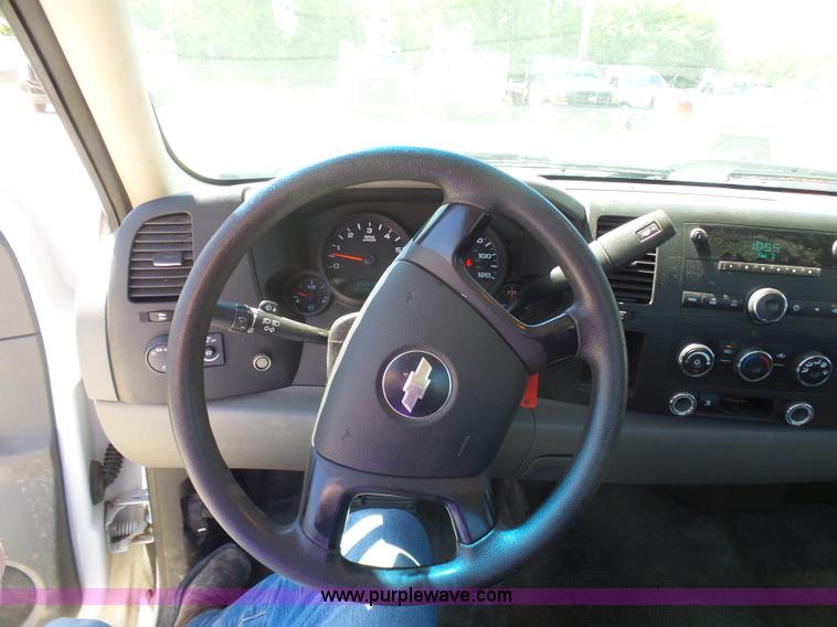 image for item L7033 2010 Chevrolet Silverado 1500 pickup truck