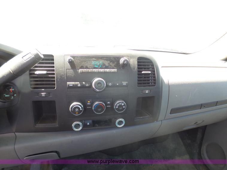 image for item L7033 2010 Chevrolet Silverado 1500 pickup truck