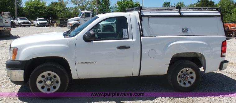 image for item L7035 2008 GMC Sierra 1500 pickup truck