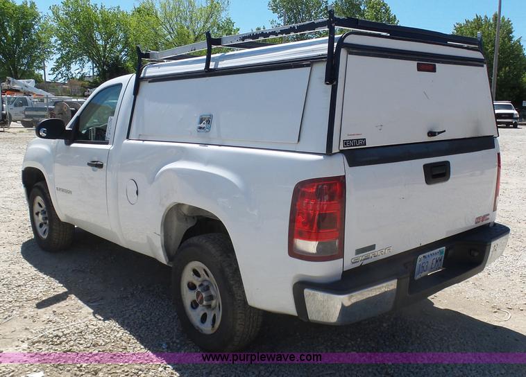 image for item L7035 2008 GMC Sierra 1500 pickup truck