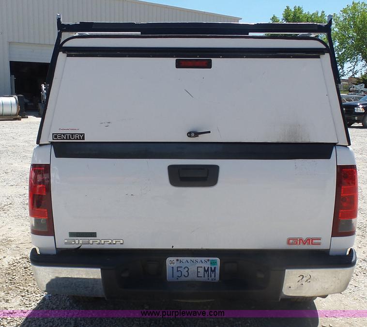 image for item L7035 2008 GMC Sierra 1500 pickup truck